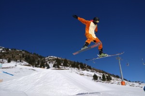Obóz zimowy dla młodzieży 2027 - Zakopane - szkolenie narciarskie lub snowboardowe dla młodzieży 14-18 lat