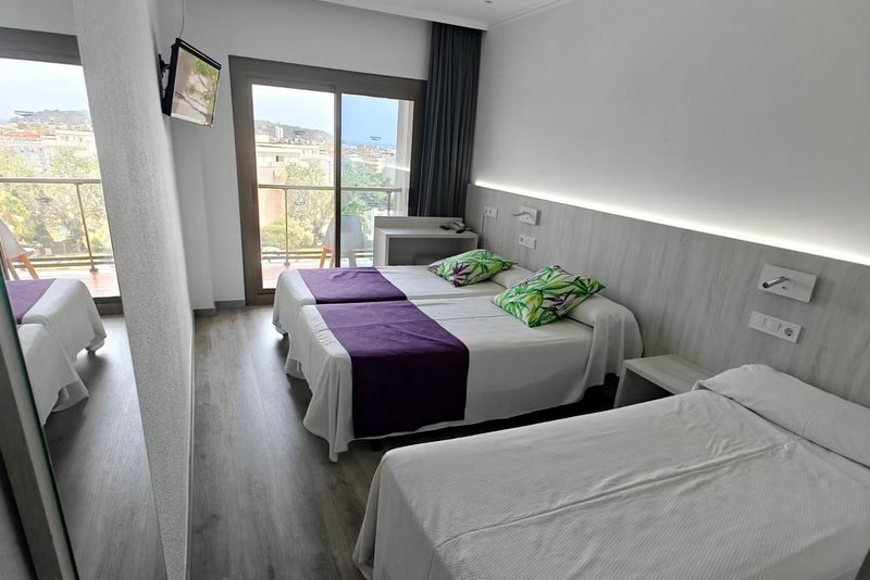 Obozy Młodzieżowe w Lloret de Mar - hotel Samba - pokój